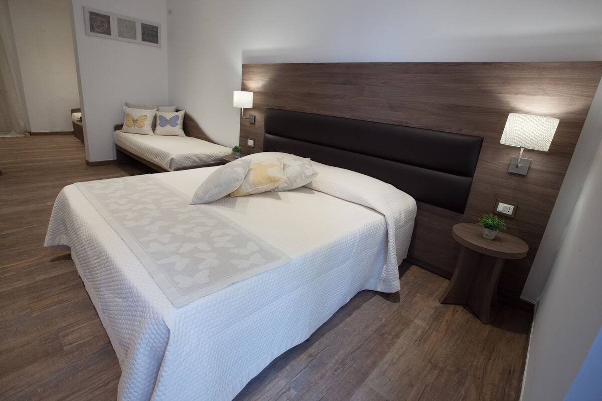 普通四人房, 2 間臥室, 非吸煙房, 城市景觀 | 高級寢具、客房內保險箱、書桌、隔音