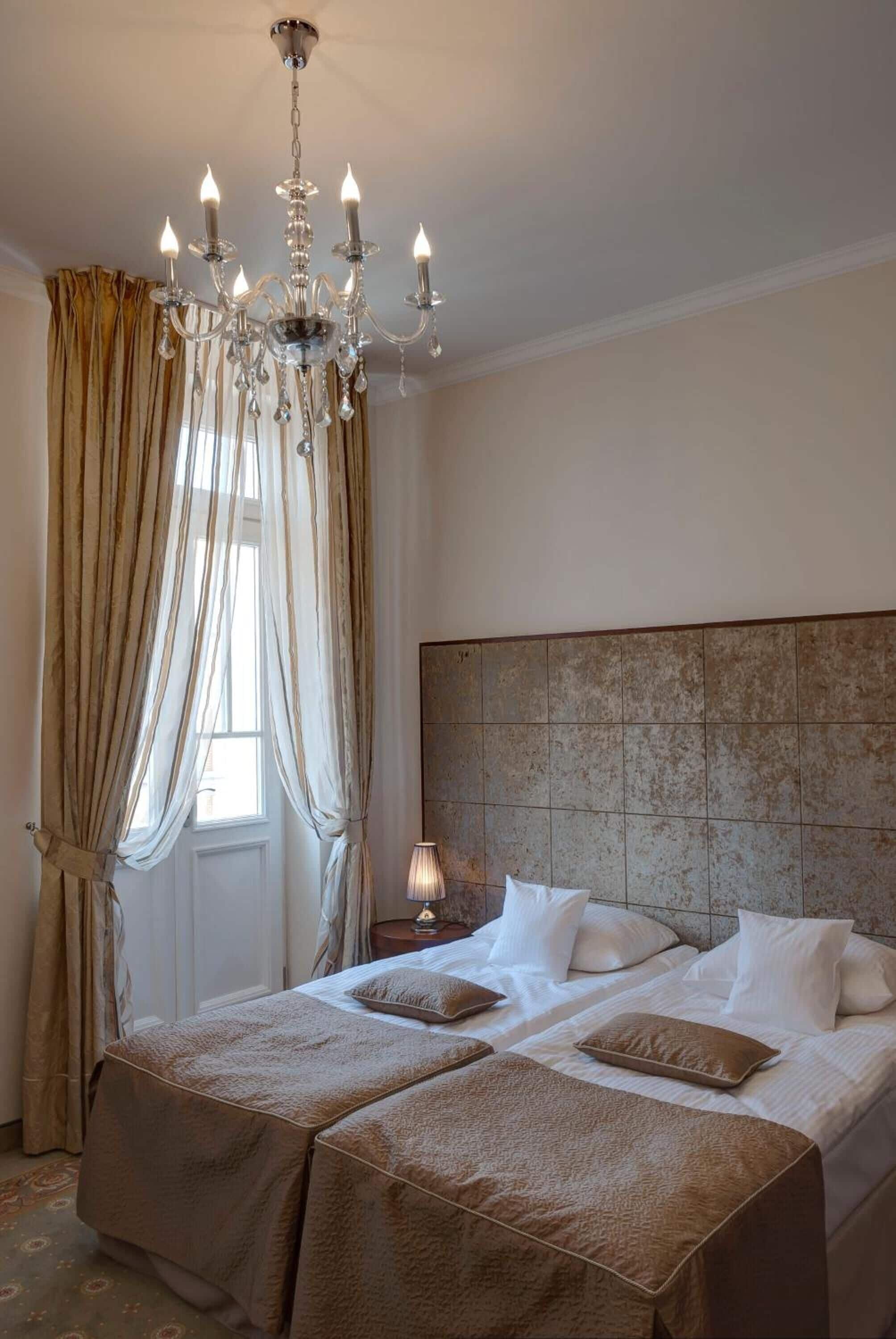 Ropa de cama de alta calidad y minibar 