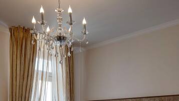 Ropa de cama de alta calidad y minibar