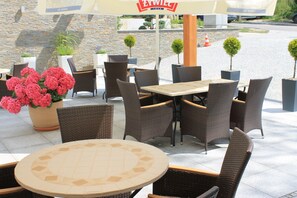 Frokost, lunsj og middag serveres, moderne europeiske retter 