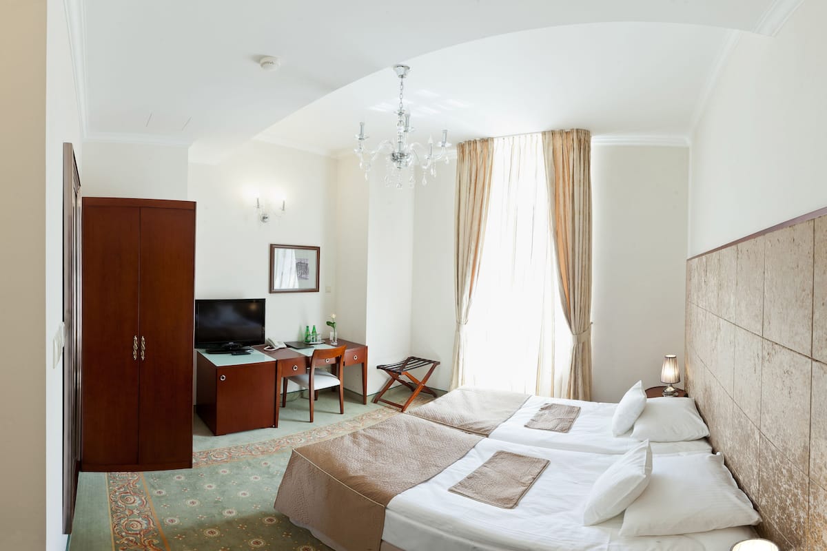 Chambre Standard Double ou avec lits jumeaux | Literie de qualité supérieure, minibar, coffres-forts dans les chambres