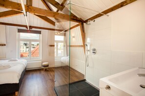 Loft Confort, 2 camas individuales | Baño | Ducha, secador de pelo y toallas