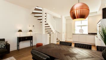 Comfort Apartment, 2 Bedrooms | In-room dining