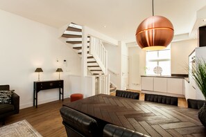 Apartamento Confort, 2 habitaciones | Servicio de comidas en la habitación