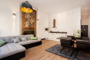 Comfort Apartment, 1 Bedroom | Living area | Flat-screen TV - Stayci Serviced Apartments Royal Palace (The Hague)