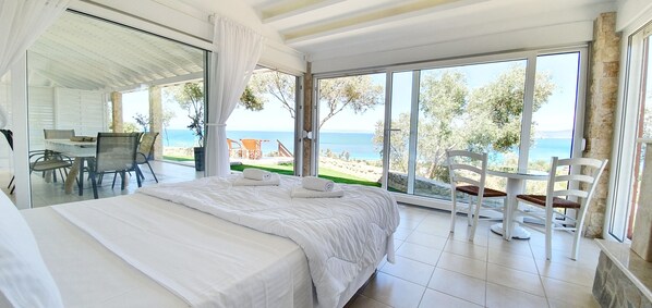 Superior Suite | Soundproofing, iron/ironing board, free cribs/infant beds, free WiFi - Bungalow White Apartments and Suites (Kassandra)