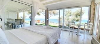 Bungalow White Apartments and Suites