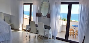 Apartment, 2 Schlafzimmer (No kitchen) | 1 Schlafzimmer, schallisolierte Zimmer, Bügeleisen/Bügelbrett