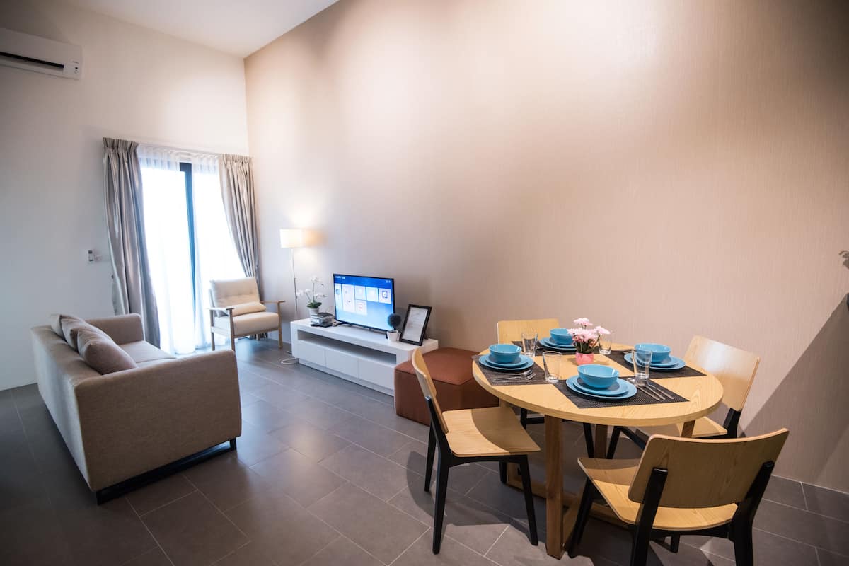 Deluxe Apartment, 2 Bedrooms | Desk, soundproofing, iron/ironing board, free WiFi