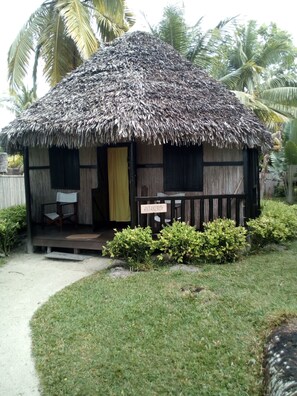 Bungalow, Partial Ocean View | Premium bedding, in-room safe, individually decorated