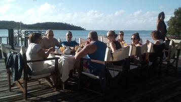 FrĂŒhstĂŒck, Mittagessen, Abendessen, lokale und internationale KĂŒche