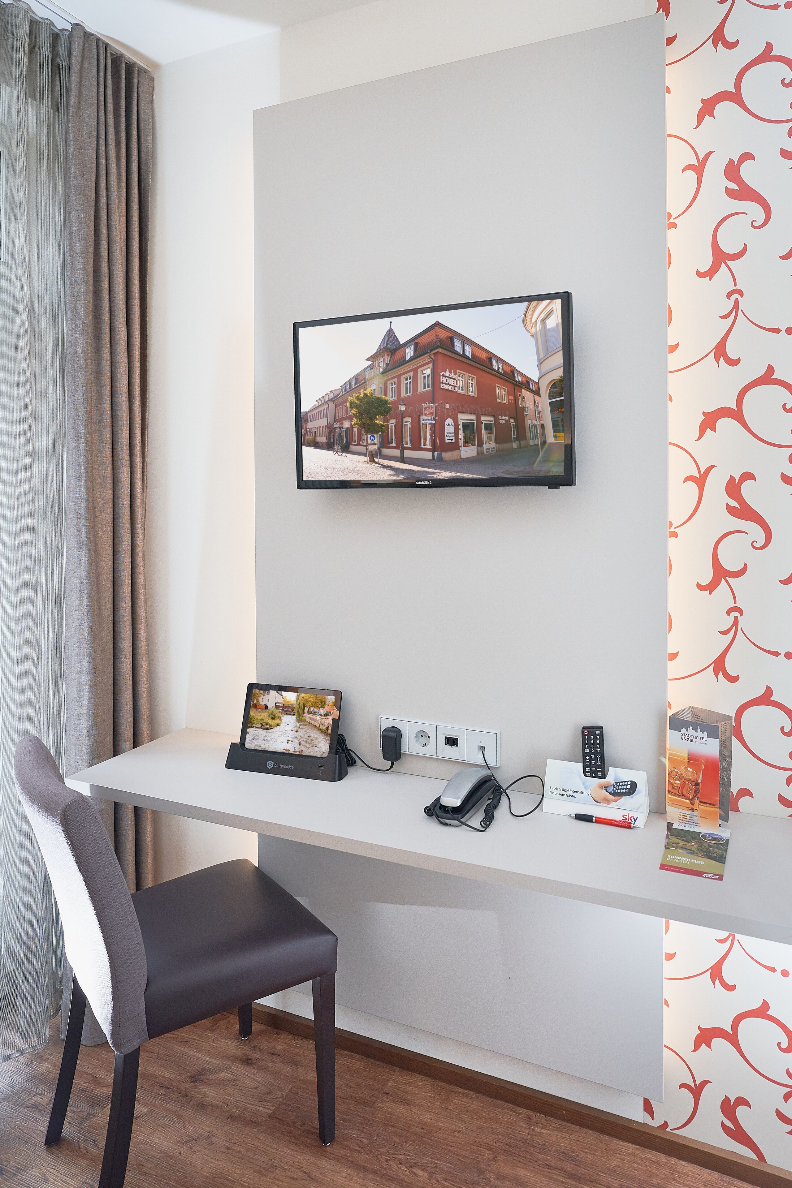 classic single room | living area | flat-screen tv