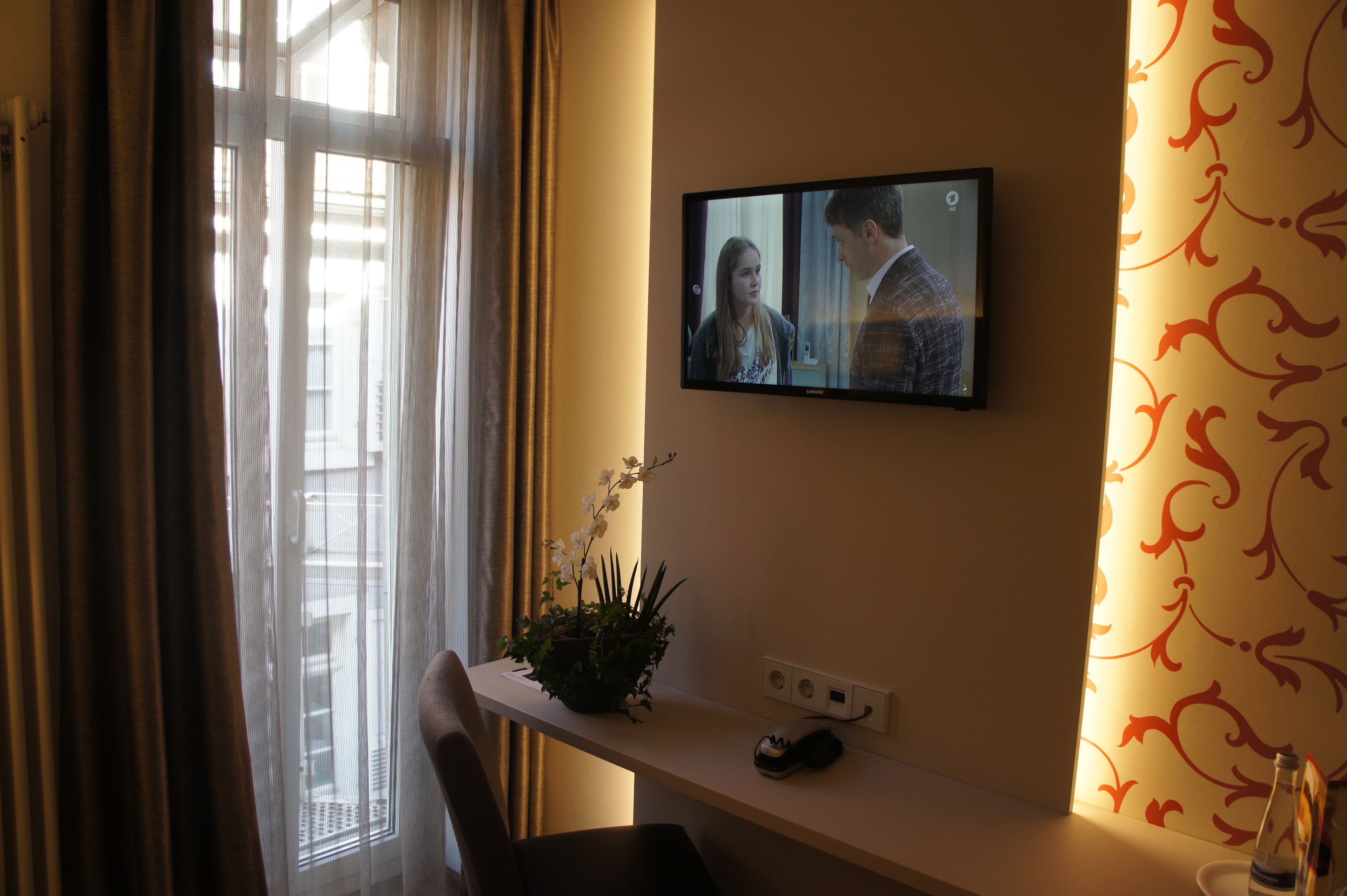 1 bedroom, in-room safe, blackout curtains, soundproofing