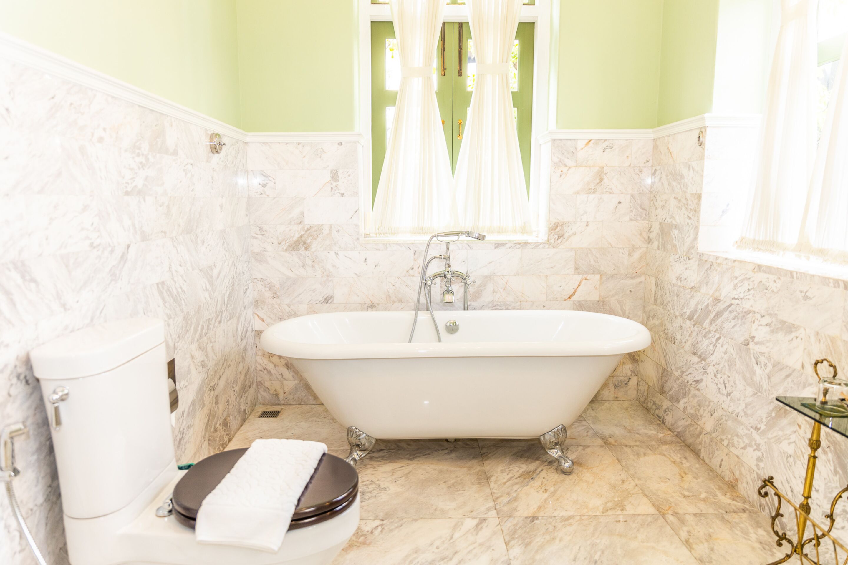 deluxe suite (two) | deep-soaking bathtub