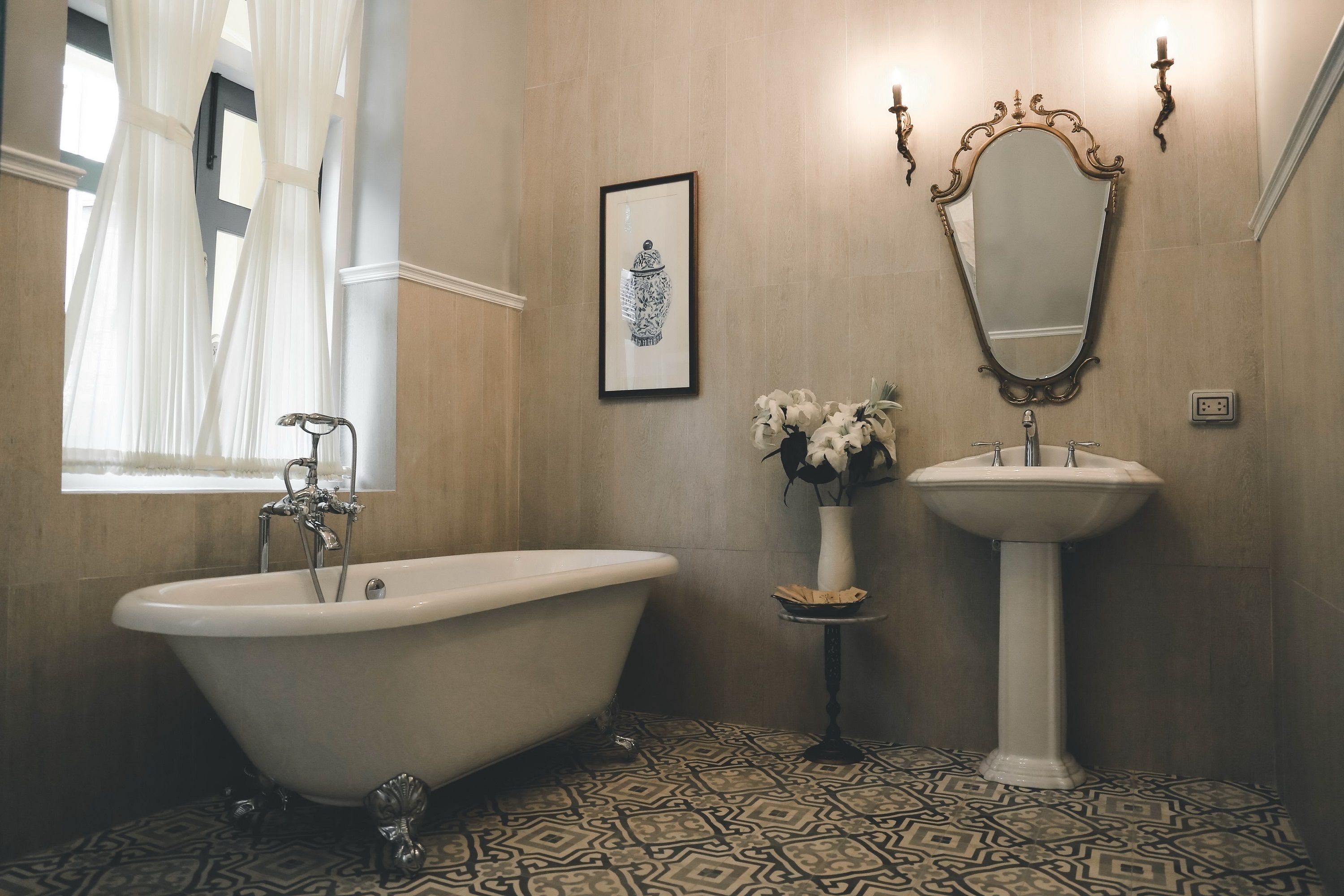 deluxe twin room with bathtub (four) | bathroom | free toiletries, hair dryer, bathrobes, towels