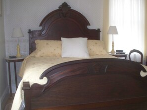 Chambre Double Supérieure, salle de bains attenante (Buttercup)