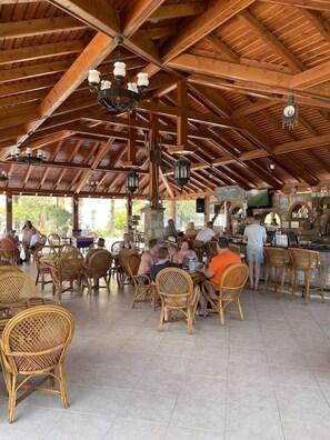 Breakfast, lunch and dinner served - Celay Hotel (Fethiye)
