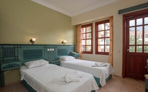 In-room safe, desk - Celay Hotel (Fethiye)