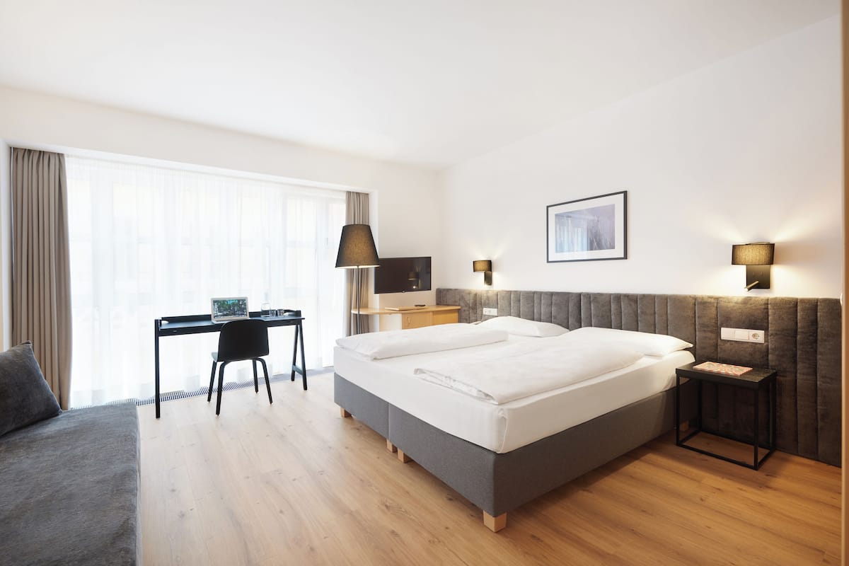 Minibar, in-room safe, desk, free cots/infant beds
