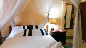 Double Room | In-room safe, desk, free WiFi - Kivu Resort - Hostel (Nakuru)