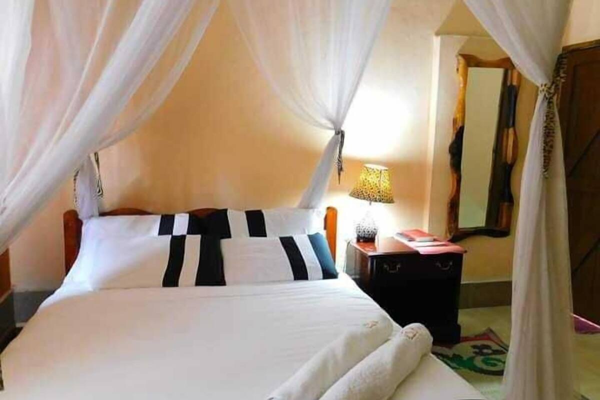 Double Room | In-room safe, desk, WiFi (free)