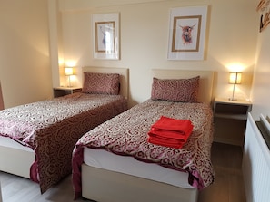 Twin Room, 2 Single Beds | Iron/ironing board, free WiFi
