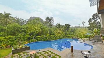 Kolam renang outdoor