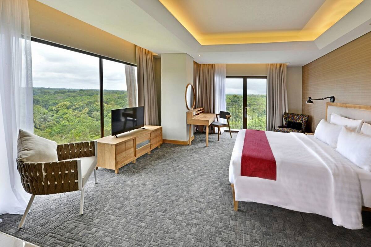 Executive Room | Desk, blackout drapes, WiFi (free), bed sheets