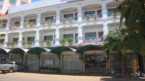 A multi-story hotel with balconies, potted plants, and covered walkways. - Monorom 2 VIP Hotel (Kampong Cham)