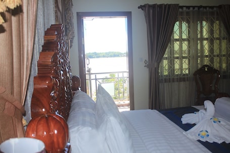 Deluxe Double Room | In-room safe, desk, free WiFi. Monorom 2 VIP Hotel