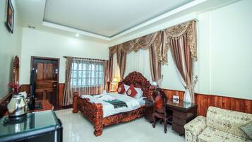 Monorom Suite | In-room safe, desk, free WiFi