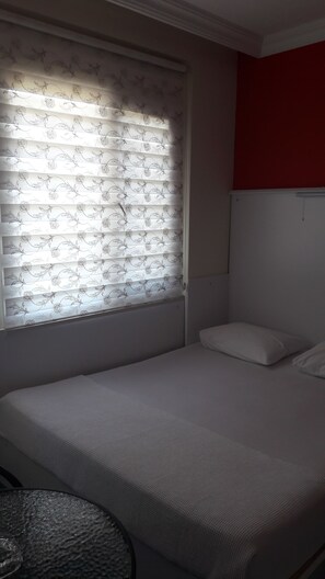 标准双人房或双床房 | 办公桌、熨斗/熨板、免费 WiFi