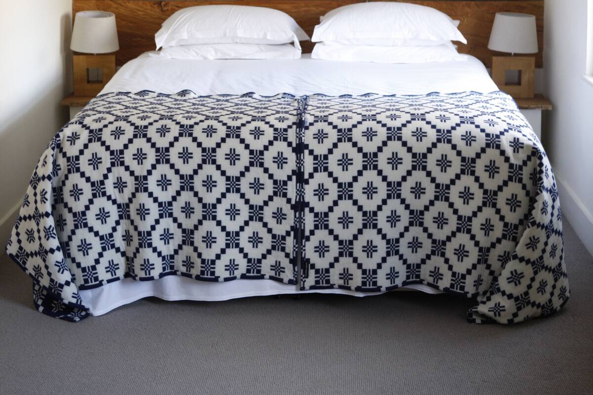 Room, 1 Double Bed with Sofa bed (Six) | Minibar, iron/ironing board, free WiFi