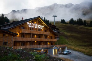 Façade de l’hébergement - soirée/nuit