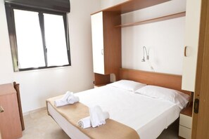 1 bedroom, Frette Italian sheets, premium bedding, down duvets