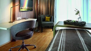 Kamar Double Comfort | Brankas, meja kerja, kedap suara, dan setrika/meja setrika