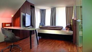 Habitación superior, balcón | Caja fuerte, escritorio, sistema de insonorización