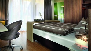 Kamar Double Comfort | Brankas, meja kerja, kedap suara, dan setrika/meja setrika