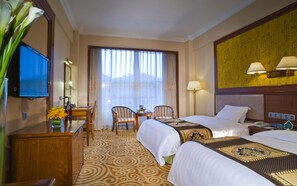 迷你吧、客房內保險箱、書桌、筆電工作空間