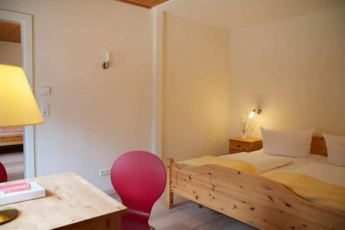 Habitación familiar | 1 habitación, escritorio y ropa de cama