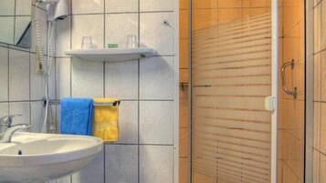 Ferienhaus, 2 Schlafzimmer | Badezimmer | Dusche, Handtücher