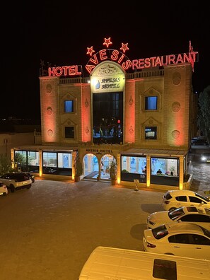 المنشأة من الخارج
