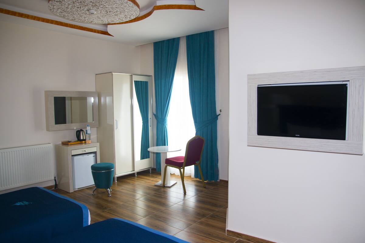 Premium bedding, in-room safe, desk, soundproofing
