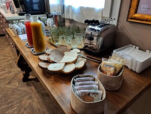 Colazione self-service inclusa, servita tutte le mattine 