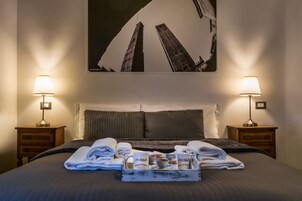 Room, 1 Queen Bed, City View | View from room