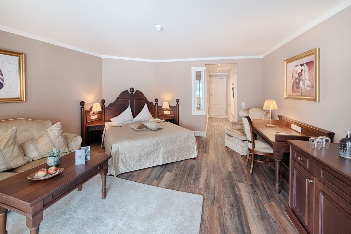 Deluxe Double Room, Balcony | Hypo-allergenic bedding available, down comforters, in-room safe, desk