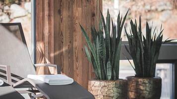 Indoor pool, 2 outdoor pools, free cabanas, pool umbrellas