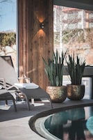 Una piscina techada, 2 piscinas al aire libre, camas de piscina gratis