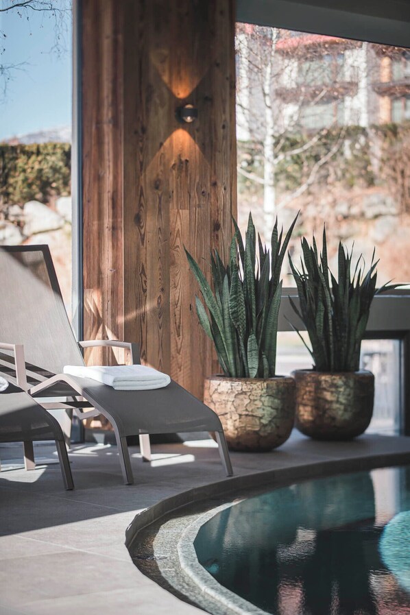 Indoor pool, 2 outdoor pools, free pool cabanas, pool umbrellas