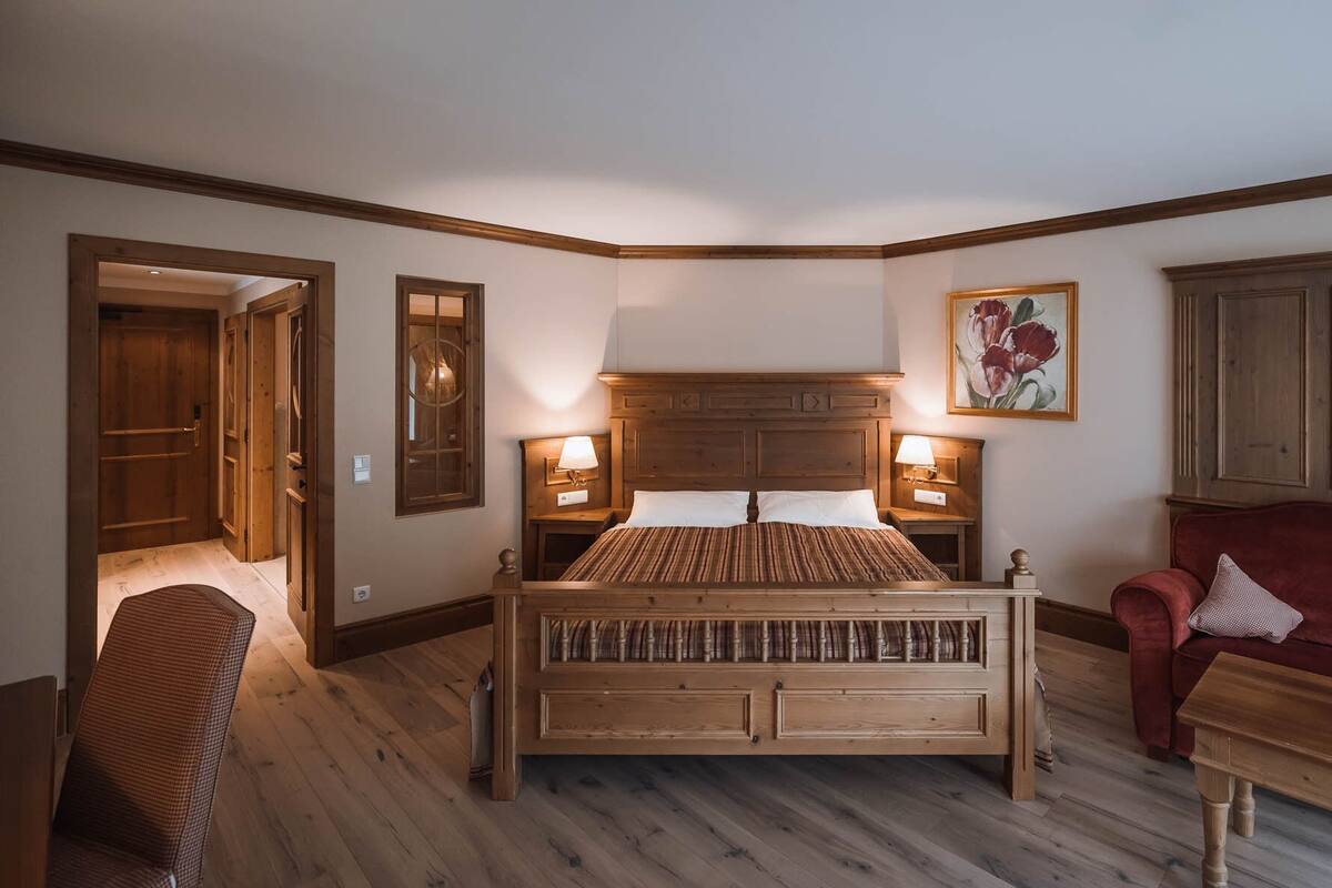 Superior Double Room | Hypo-allergenic bedding available, down comforters, in-room safe, desk